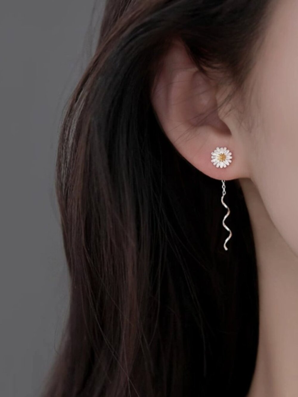 Long daisy-shaped tassel earrings